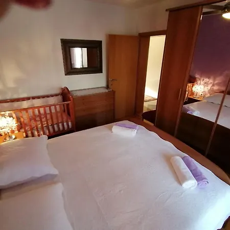 Wohnung Roncevic Mit Kamin, In Rovanjska Apartment *